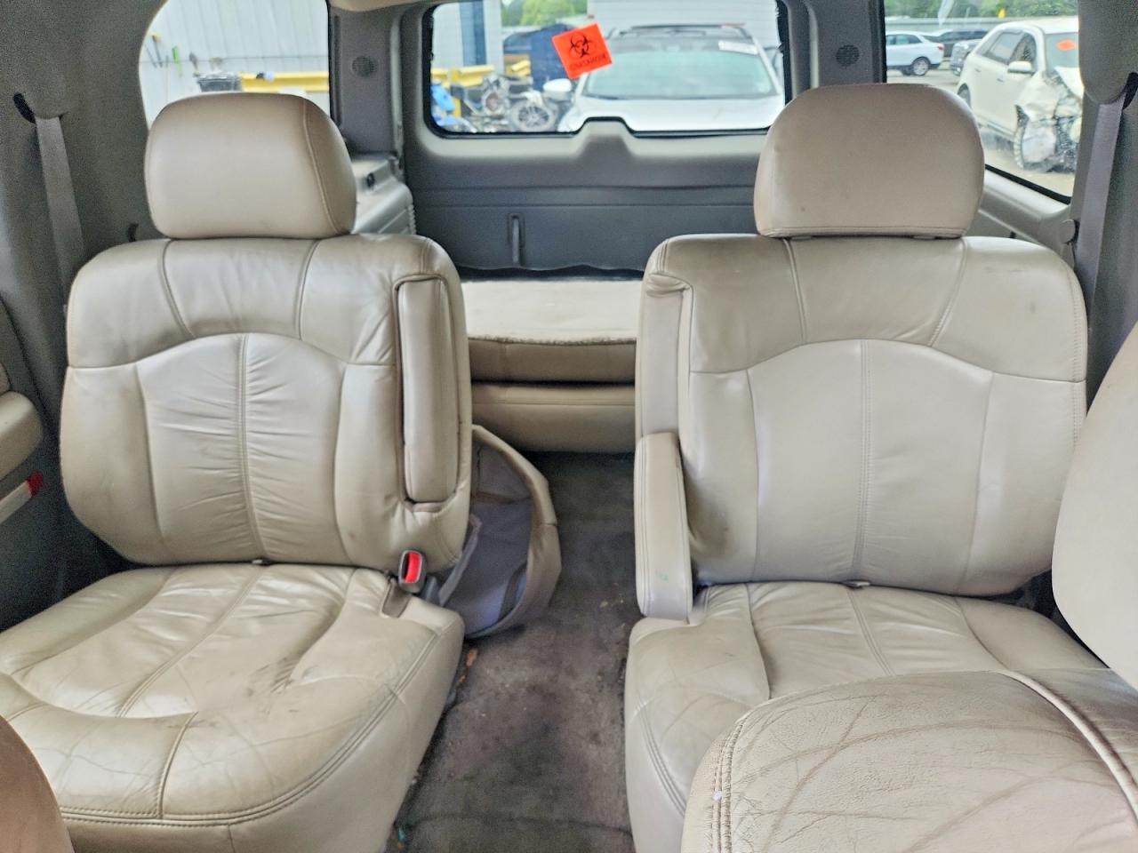2001 Chevrolet Suburban K1500 White vin: 3GNFK16T61G228066