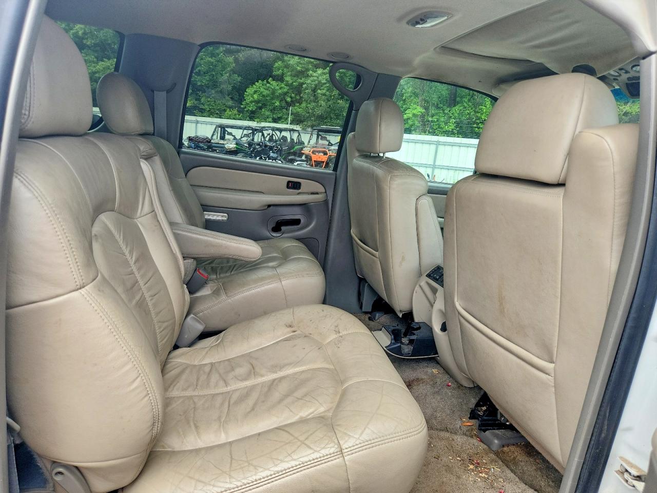 2001 Chevrolet Suburban K1500 White vin: 3GNFK16T61G228066