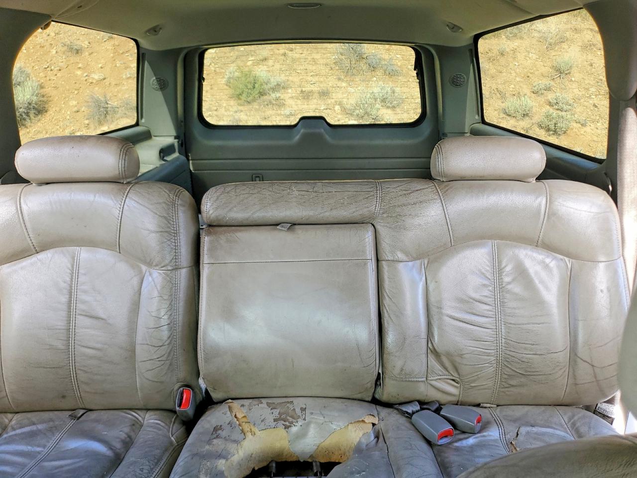 2002 Chevrolet Suburban K1500 Белый vin: 3GNFK16T62G350816