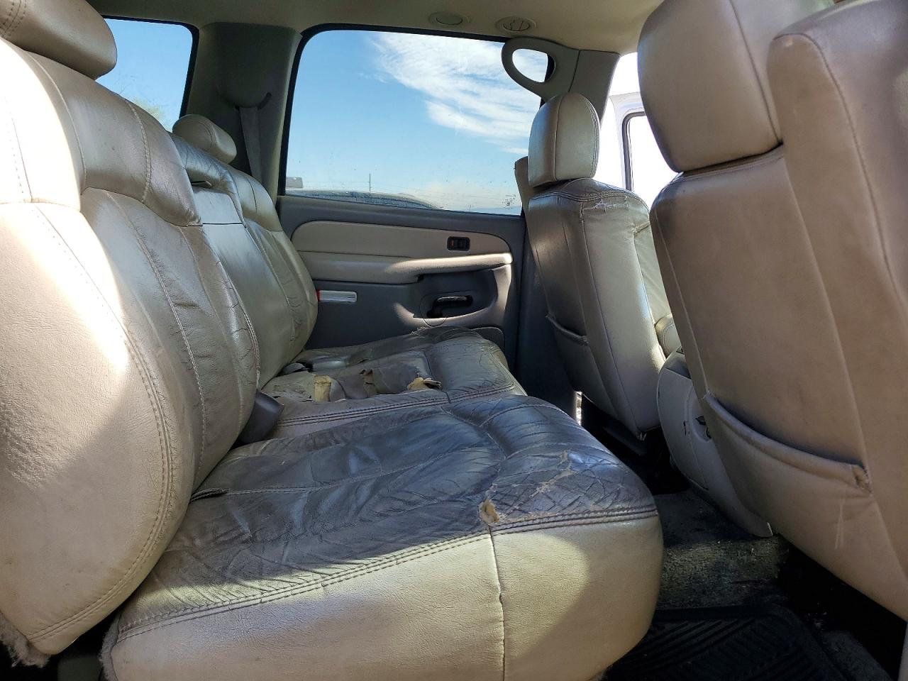 2002 Chevrolet Suburban K1500 Белый vin: 3GNFK16T62G350816