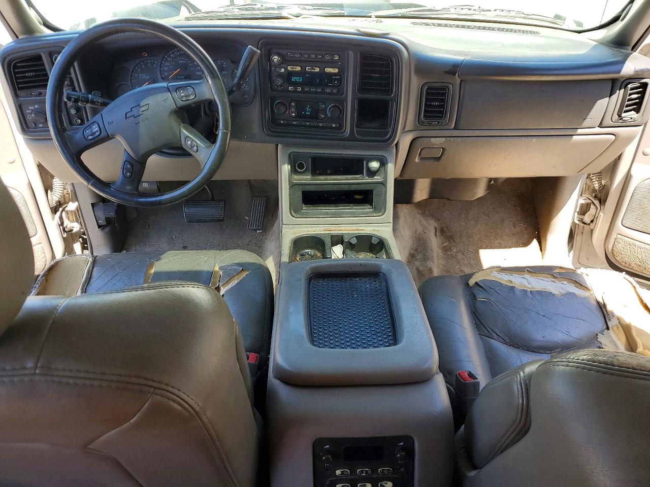 2004 Chev Suburban K1500 Бежевый vin: 3GNFK16T74G257368