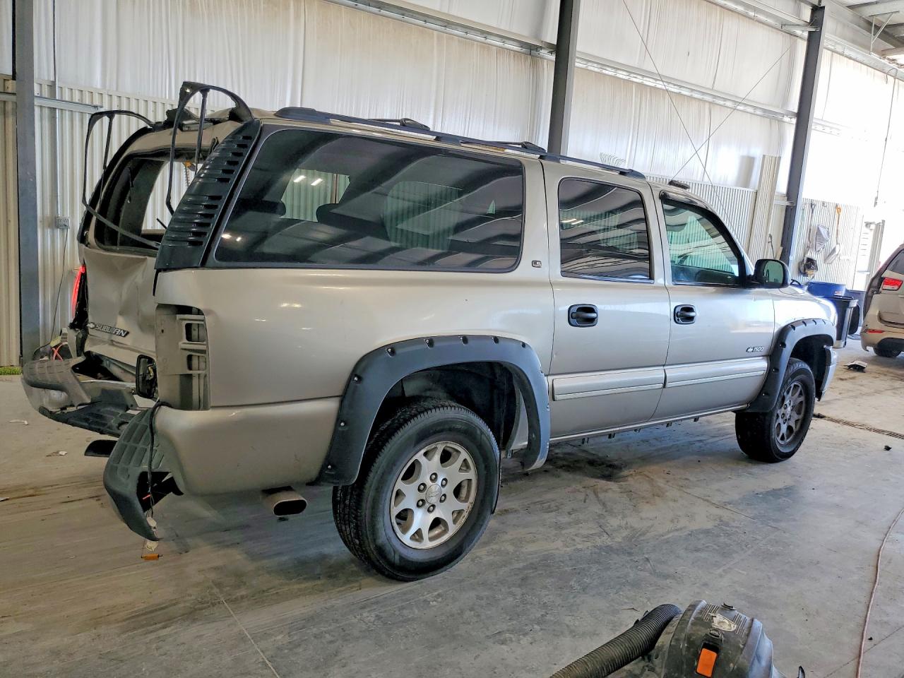 2000 Chevrolet Suburban K1500 Gray vin: 3GNFK16T7YG123563