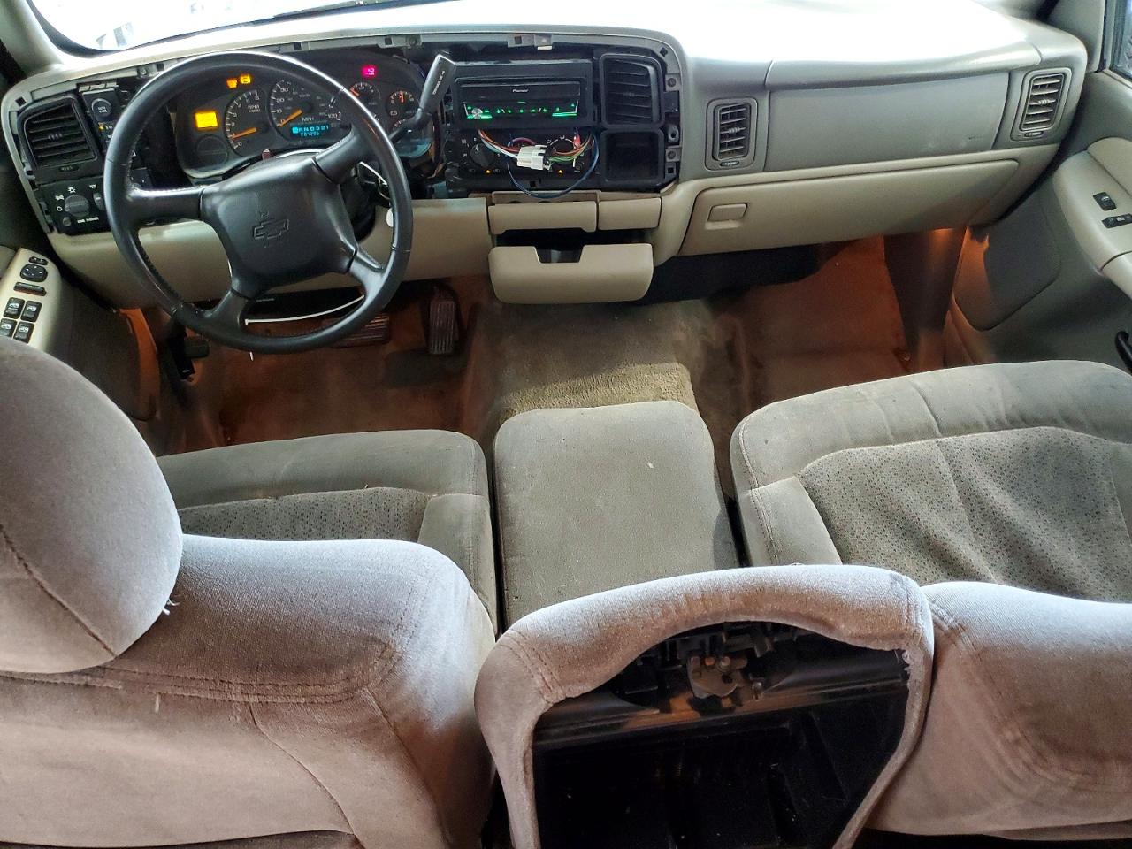 2000 Chevrolet Suburban K1500 Gray vin: 3GNFK16T7YG123563
