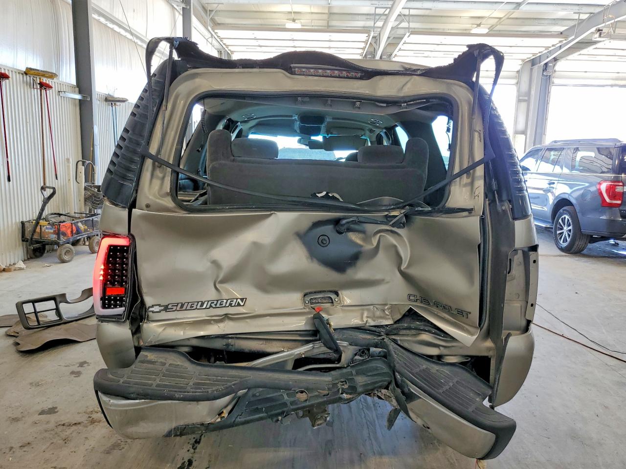 2000 Chevrolet Suburban K1500 Gray vin: 3GNFK16T7YG123563