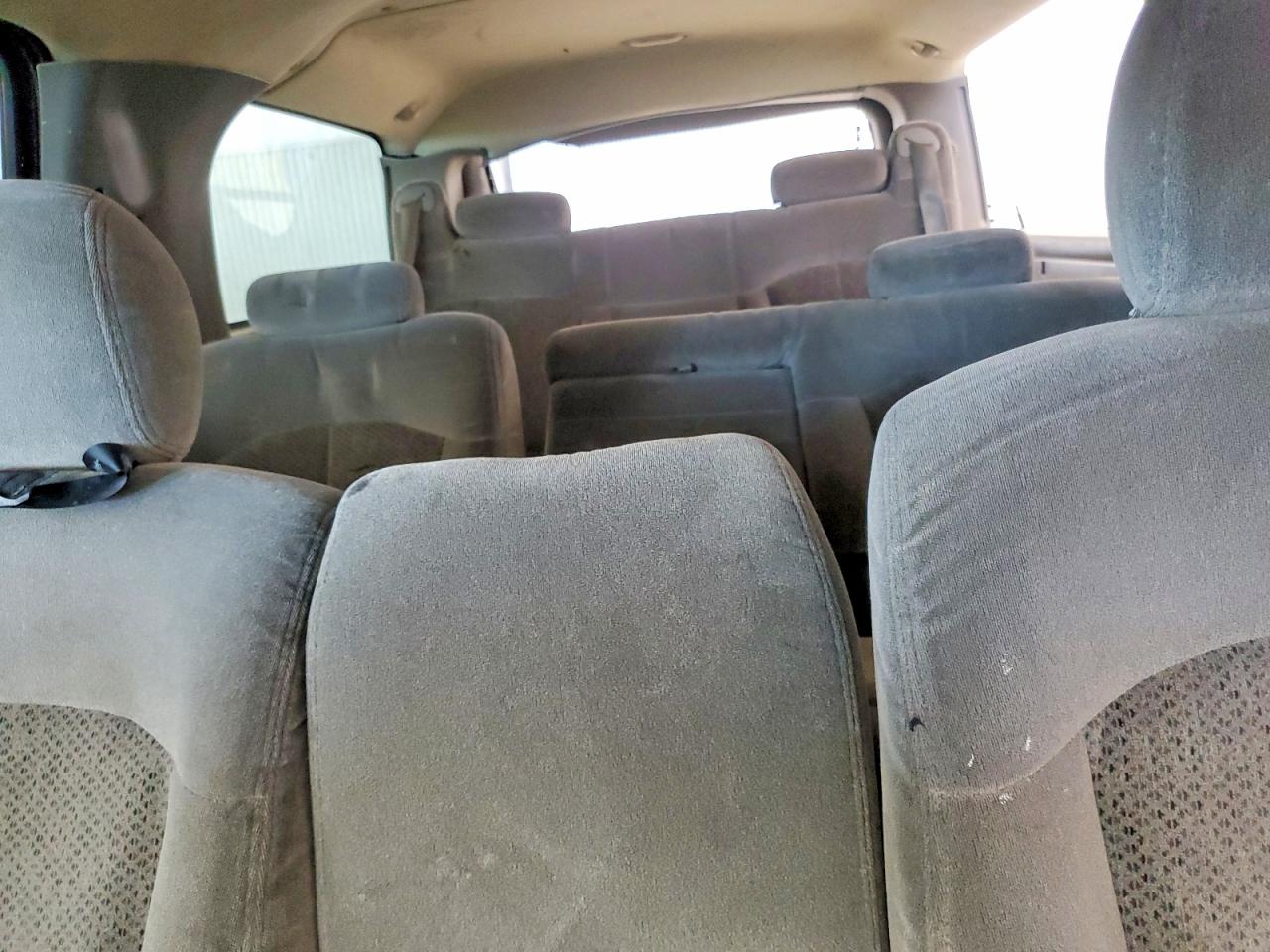 2000 Chevrolet Suburban K1500 Gray vin: 3GNFK16T7YG123563
