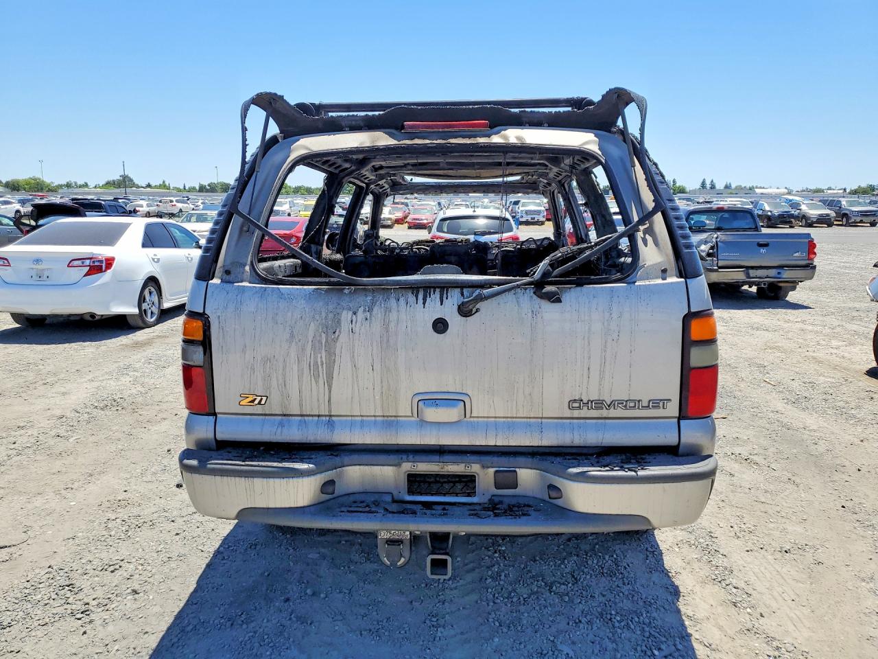 2004 Chevrolet Suburban K1500 Gray vin: 3GNFK16T94G305744