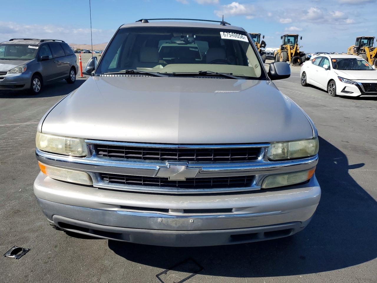 2004 Chevrolet Suburban K1500 Beige vin: 3GNFK16TX4G150265