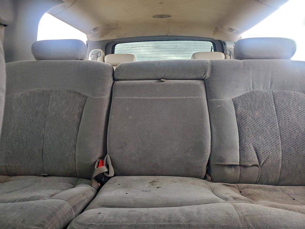2000 Chevrolet Suburban K1500 White vin: 3GNFK16TXYG170988