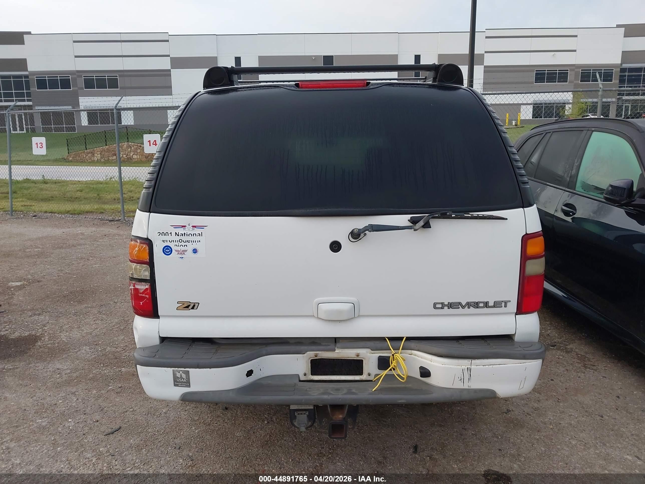 2003 Chevrolet Suburban K1500 White vin: 3GNFK16Z03G138905
