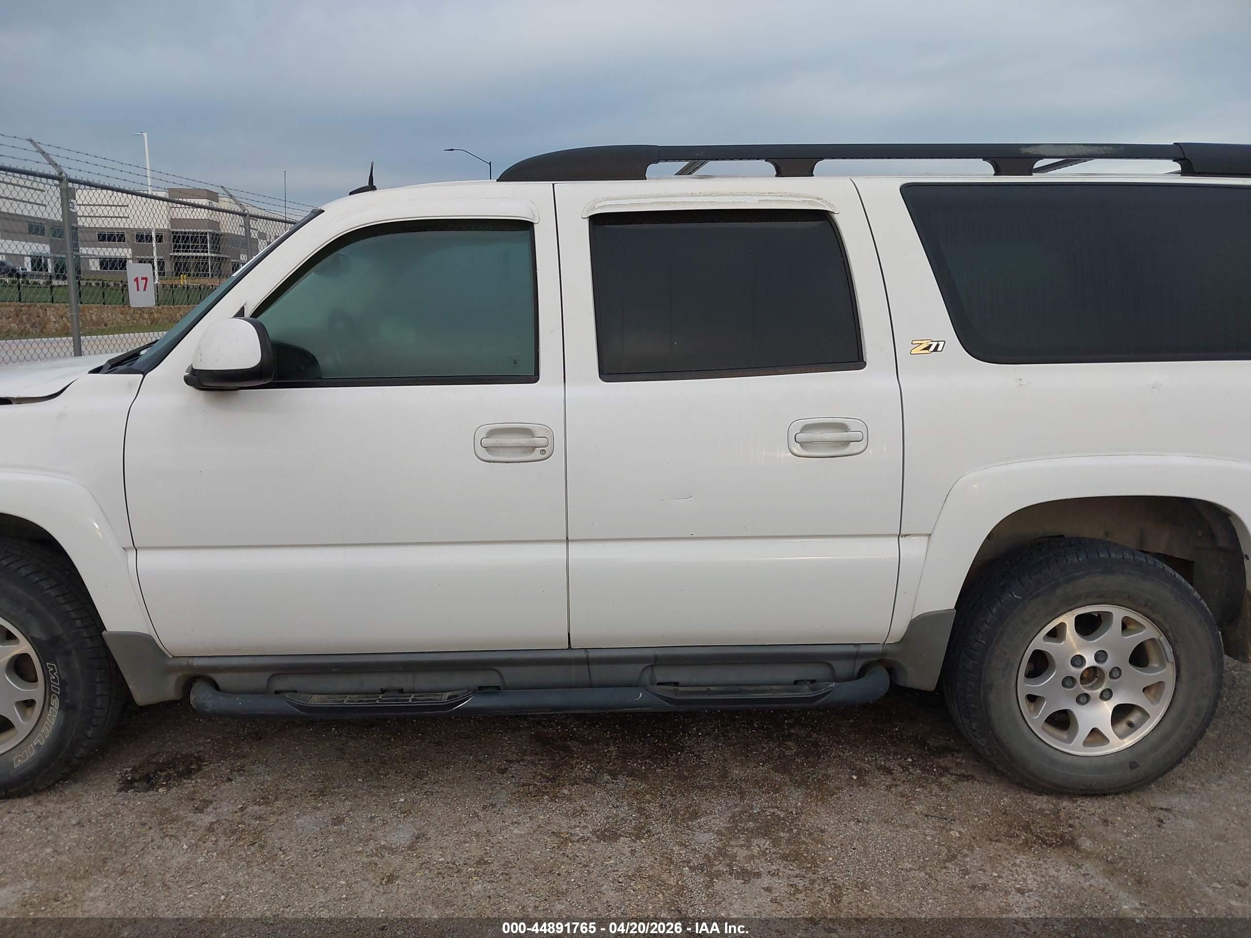 2003 Chevrolet Suburban K1500 White vin: 3GNFK16Z03G138905
