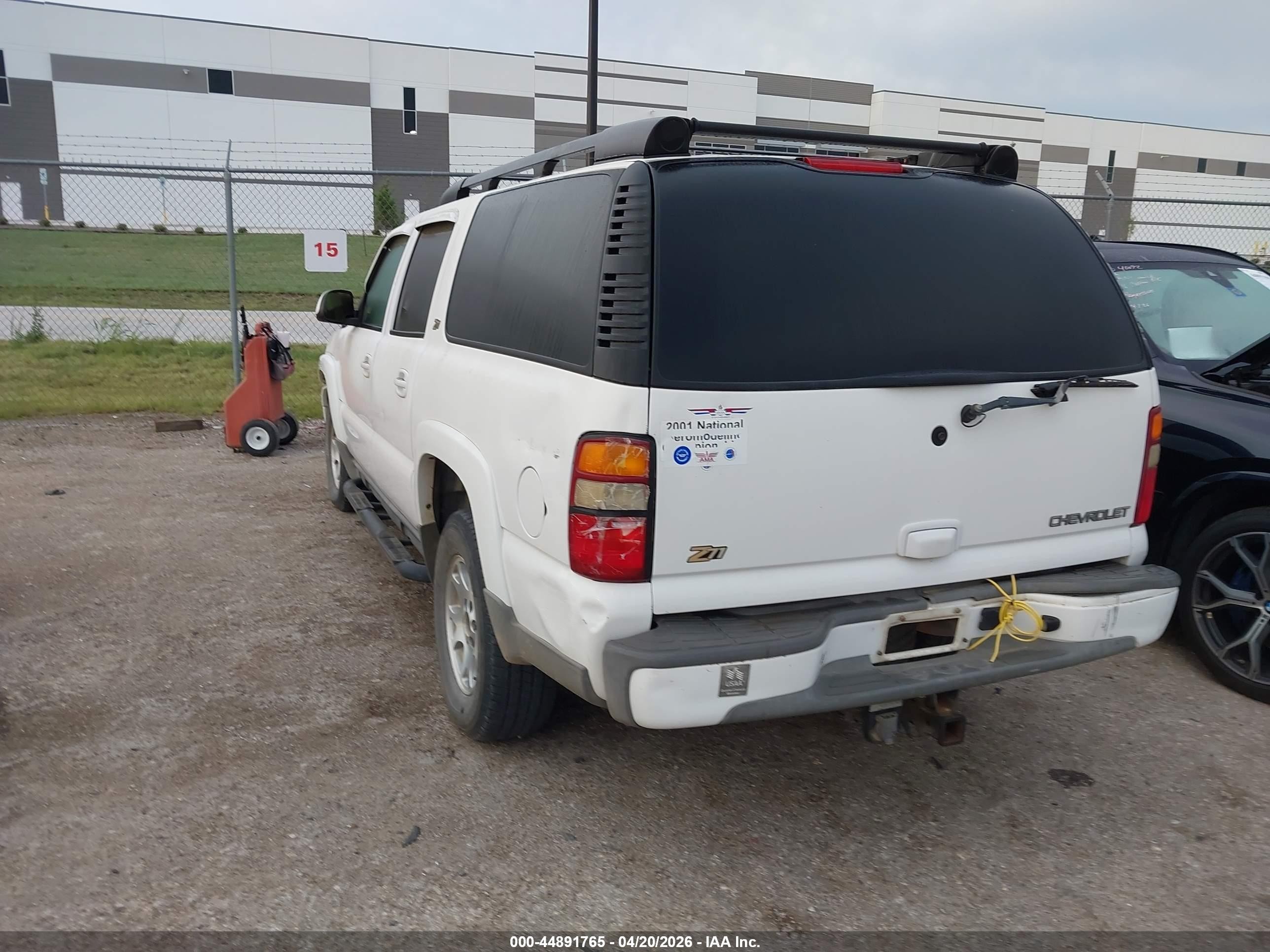 2003 Chevrolet Suburban K1500 White vin: 3GNFK16Z03G138905