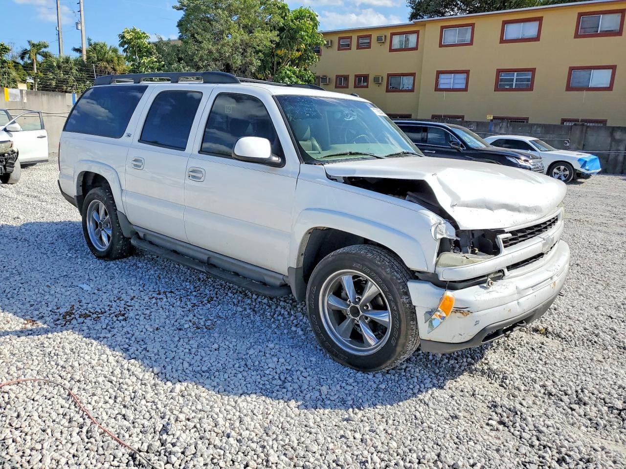 2003 Chevrolet Suburban K1500 White vin: 3GNFK16Z13G322475