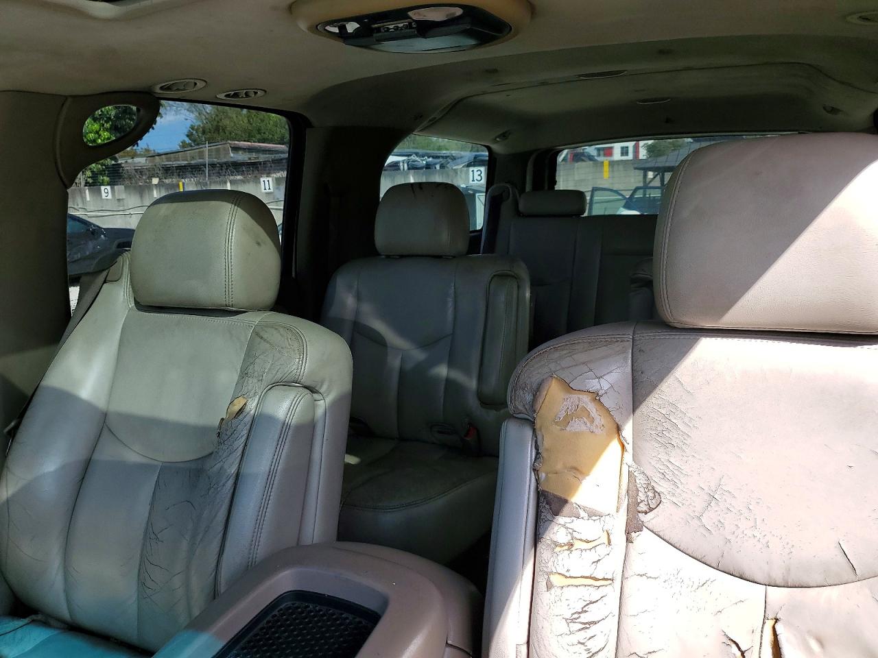 2003 Chevrolet Suburban K1500 White vin: 3GNFK16Z13G322475