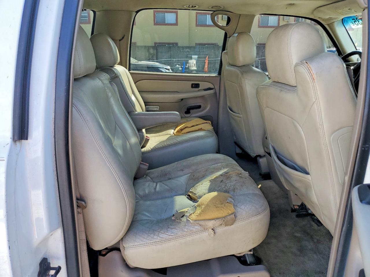 2003 Chevrolet Suburban K1500 White vin: 3GNFK16Z13G322475