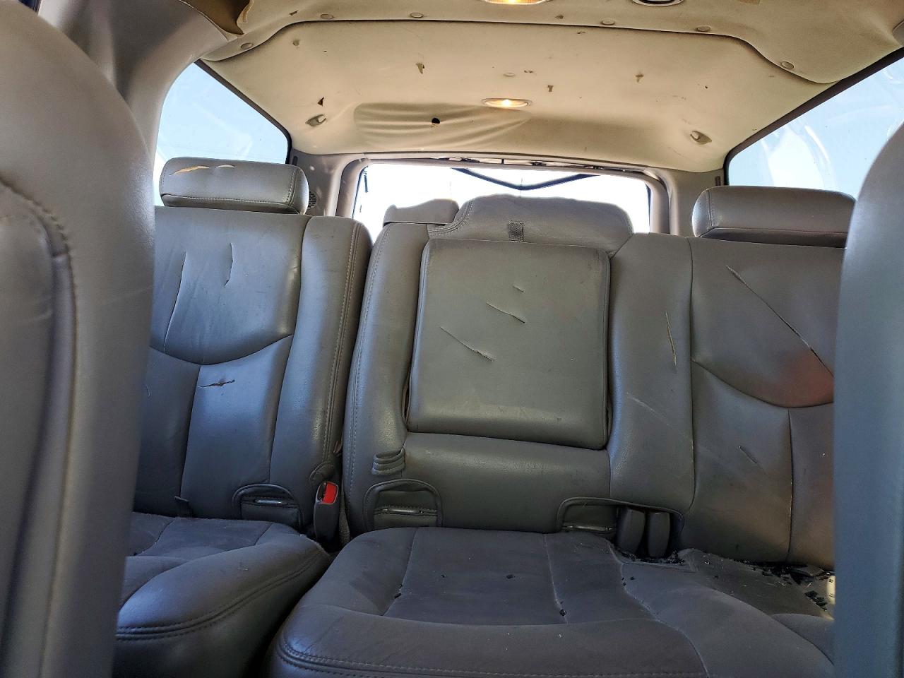 2005 Chevrolet Suburban K1500 Gray vin: 3GNFK16Z15G130296