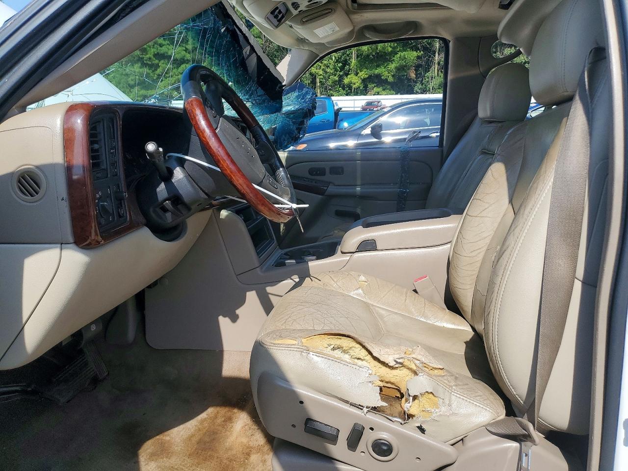 2004 Chevrolet Suburban K1500 White vin: 3GNFK16Z34G140259