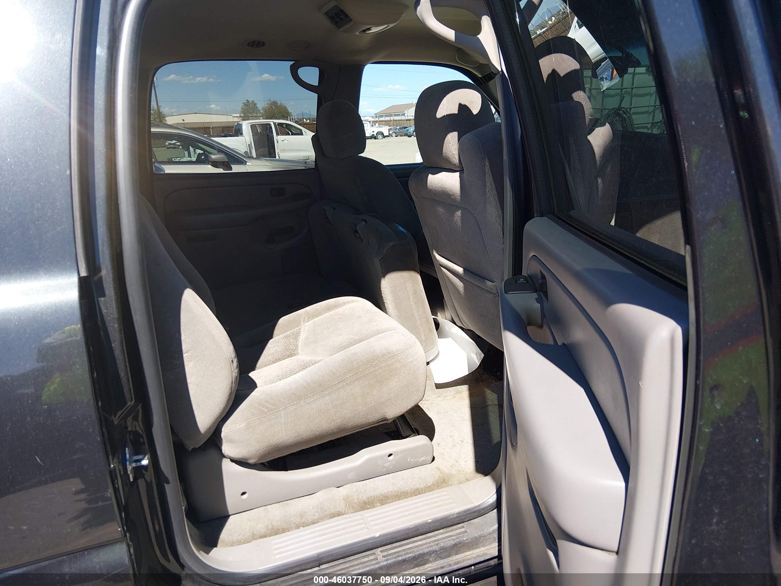 2004 Chevrolet Suburban K1500 Black vin: 3GNFK16Z34G290243