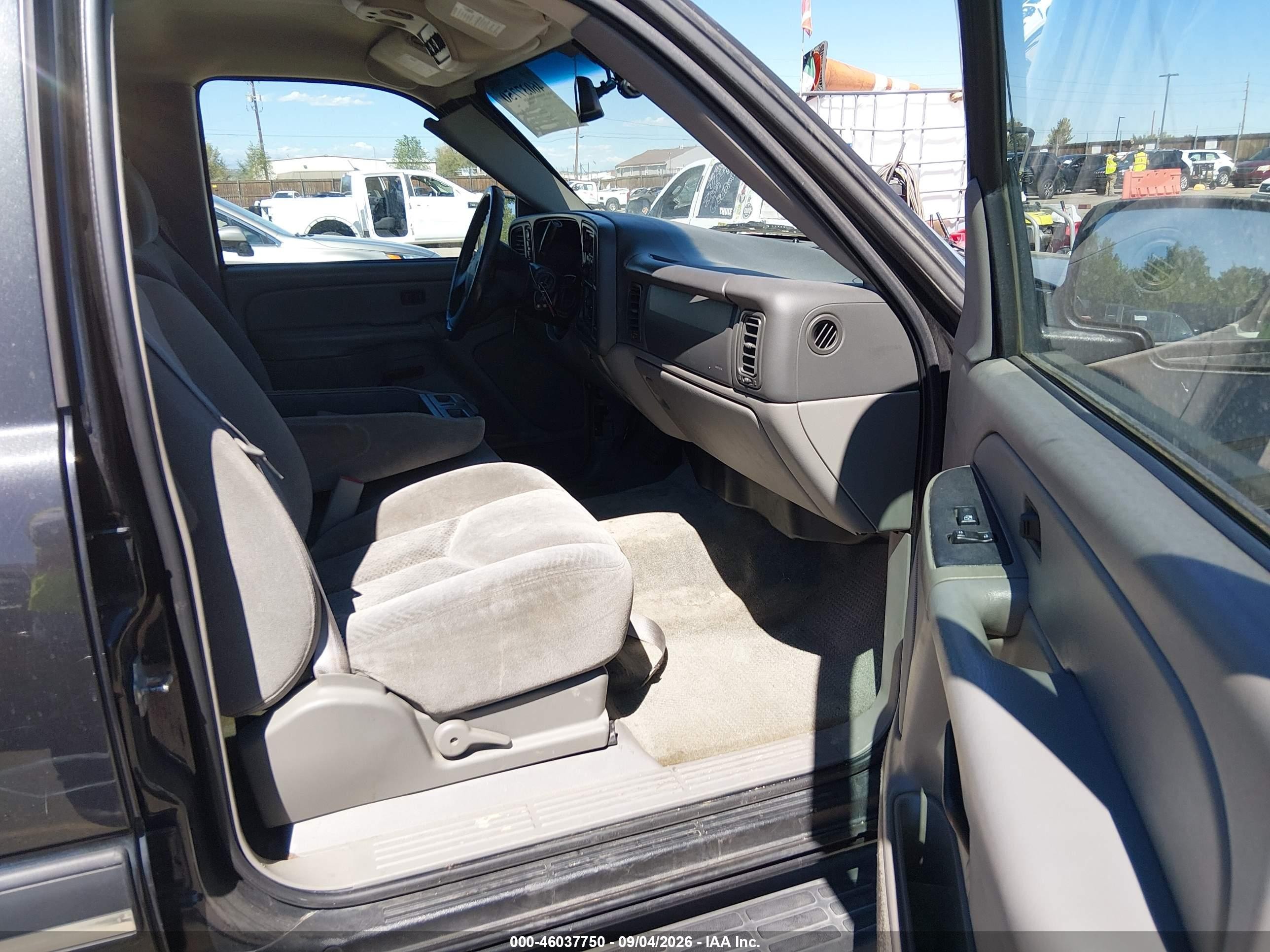 2004 Chevrolet Suburban K1500 Black vin: 3GNFK16Z34G290243