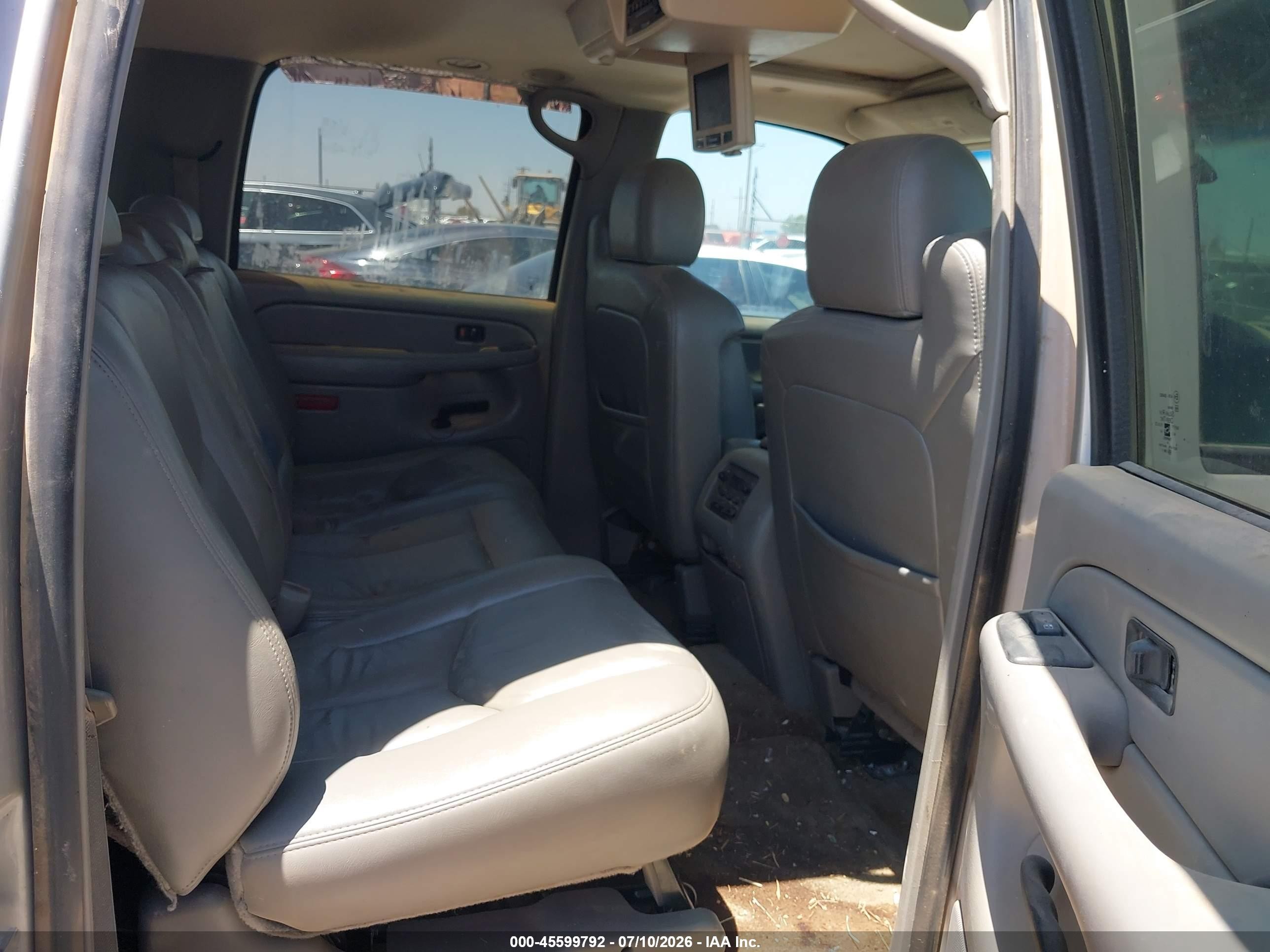 2005 Chevrolet Suburban 1500 Z71 Серый vin: 3GNFK16Z35G206892