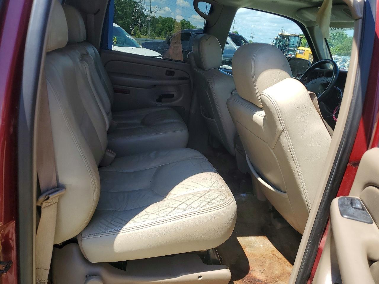 2004 Chevrolet Suburban K1500 Red vin: 3GNFK16Z44G143705