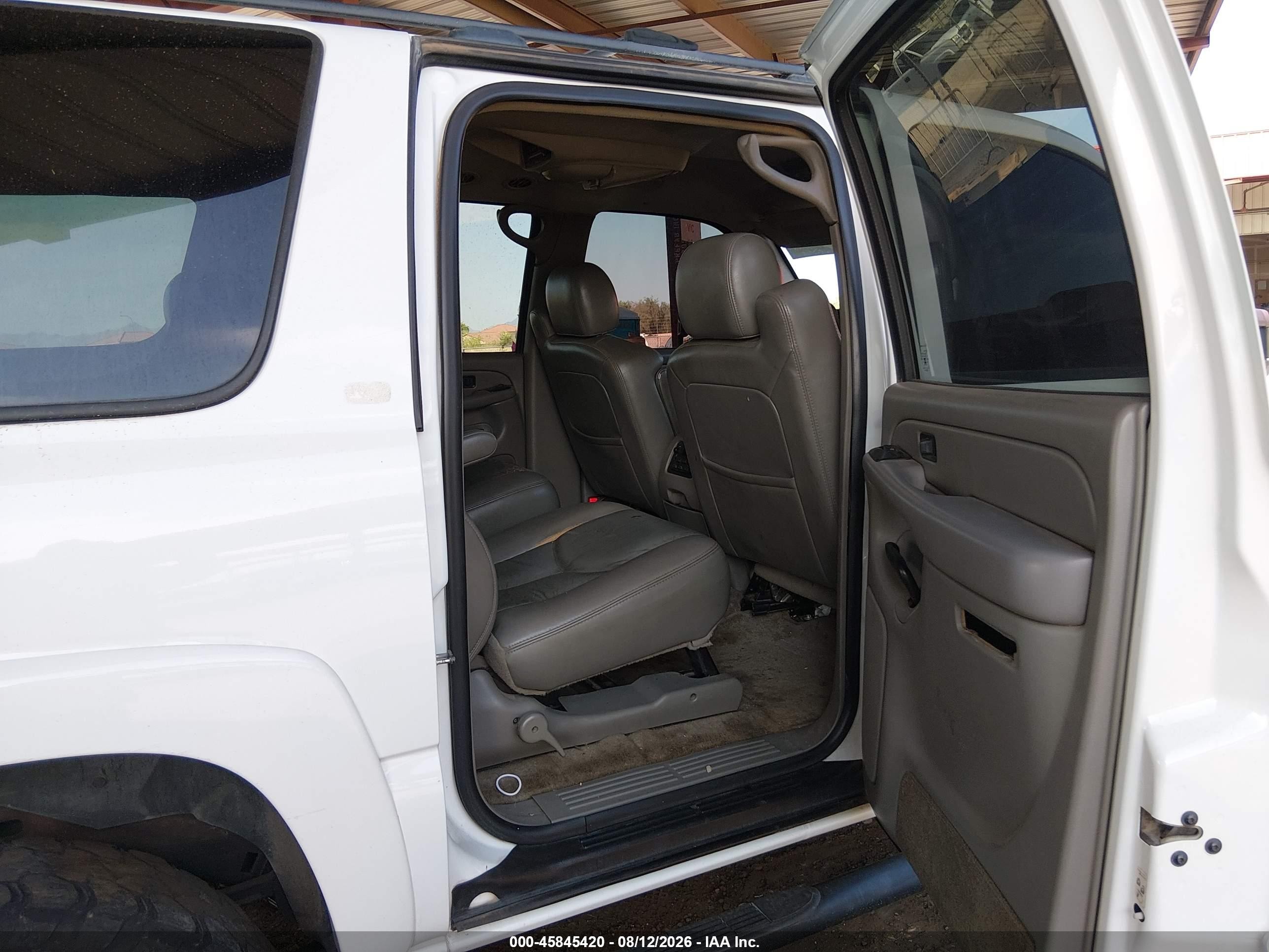 2005 Chevrolet Suburban 1500 Lt Белый vin: 3GNFK16Z45G273775