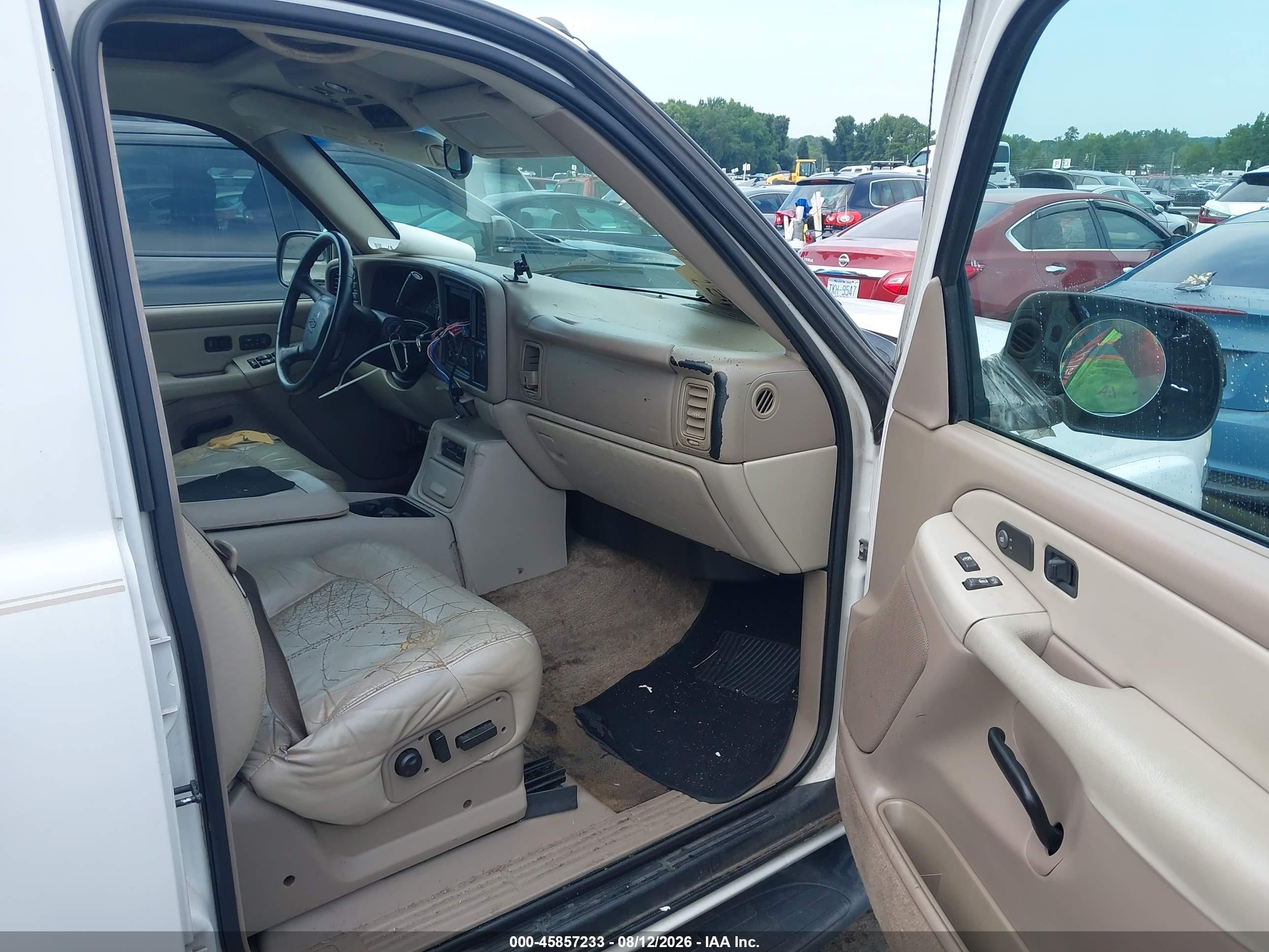2002 Chevrolet Suburban 1500 Lt Белый vin: 3GNFK16Z52G255510
