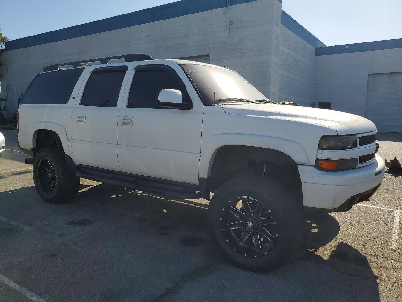2004 Chevrolet Suburban K1500 White vin: 3GNFK16Z54G235759