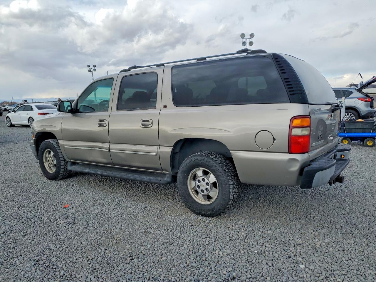2003 Chevrolet Suburban K1500 Gold vin: 3GNFK16Z63G281096