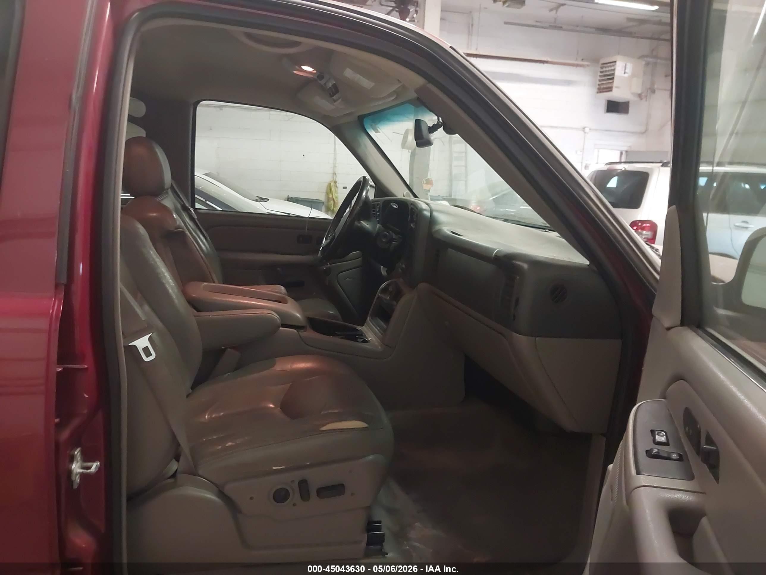 2005 Chevrolet Suburban 1500 Z71 Red vin: 3GNFK16Z65G111422