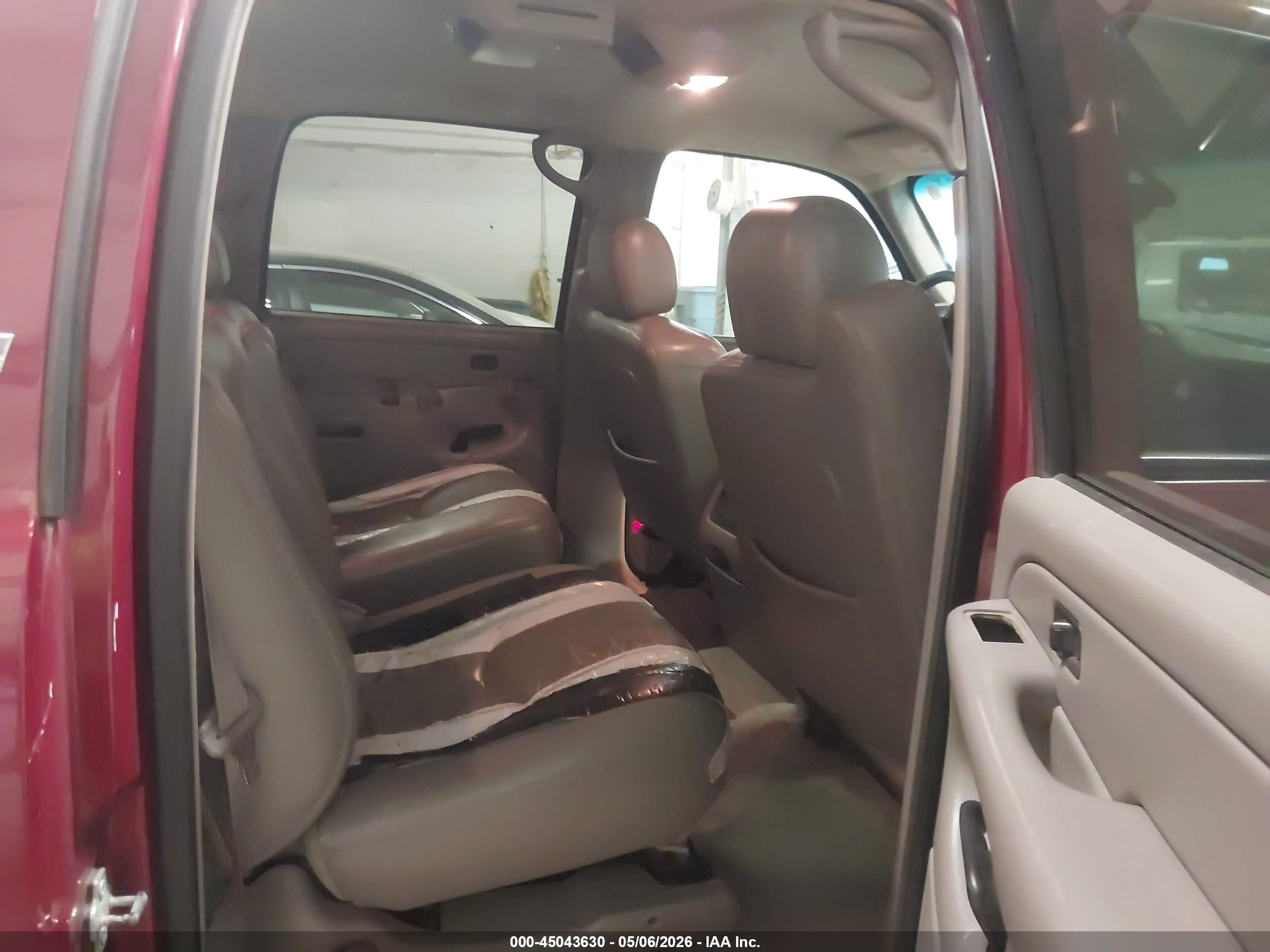 2005 Chevrolet Suburban 1500 Z71 Red vin: 3GNFK16Z65G111422