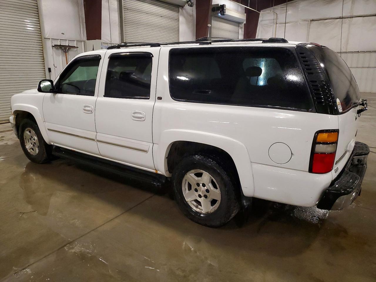 2005 Chevrolet Suburban K1500 White vin: 3GNFK16Z75G230046