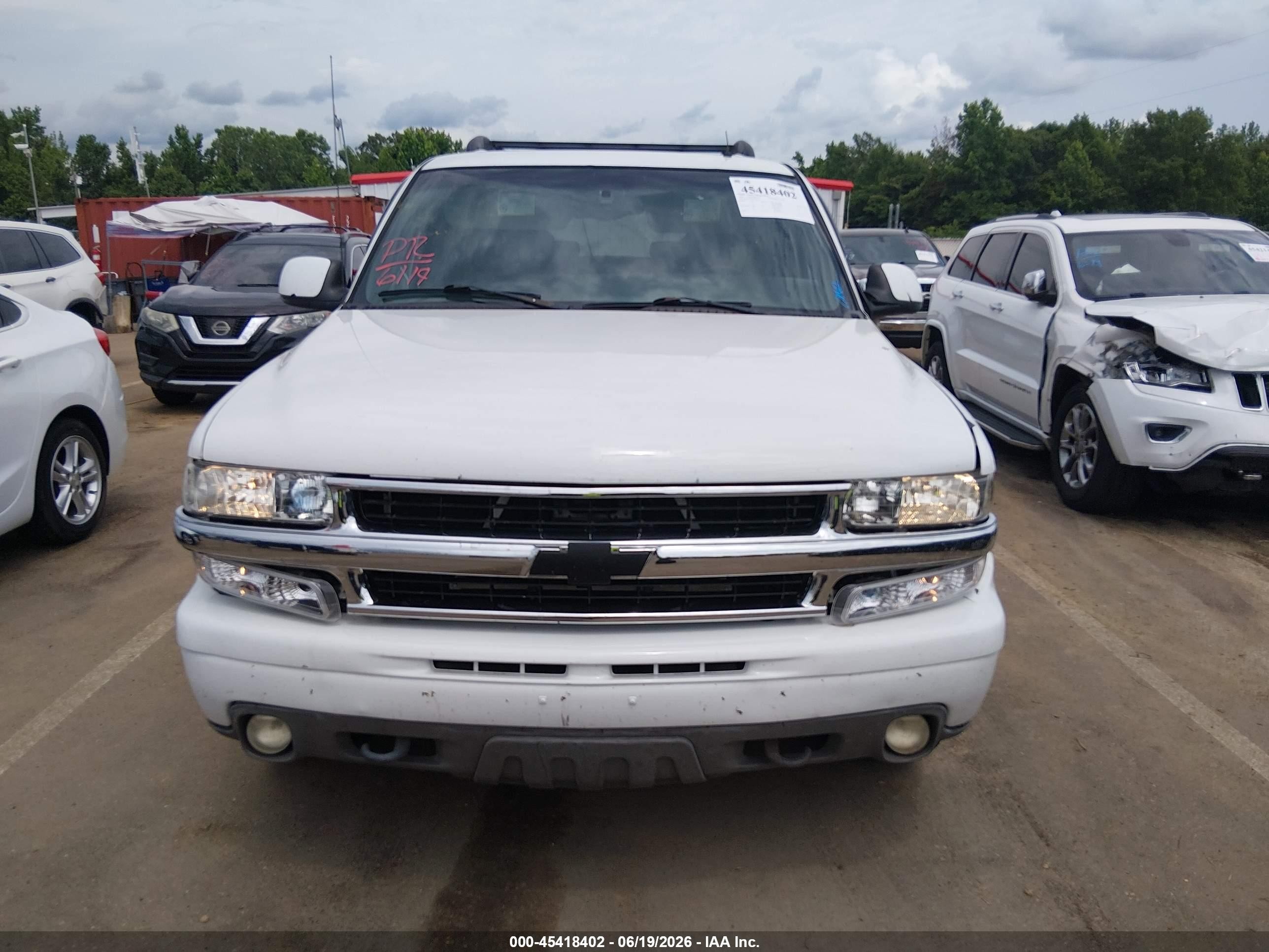 2002 Chevrolet Suburban 1500 Z71 White vin: 3GNFK16Z82G229256