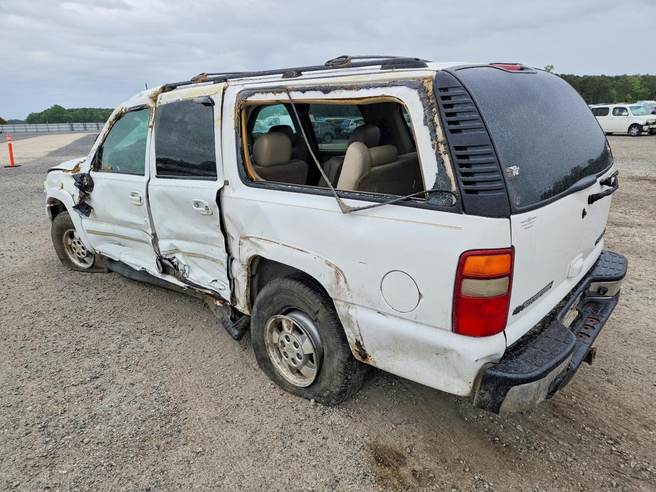 2003 Chevrolet Suburban K1500 White vin: 3GNFK16Z83G165396