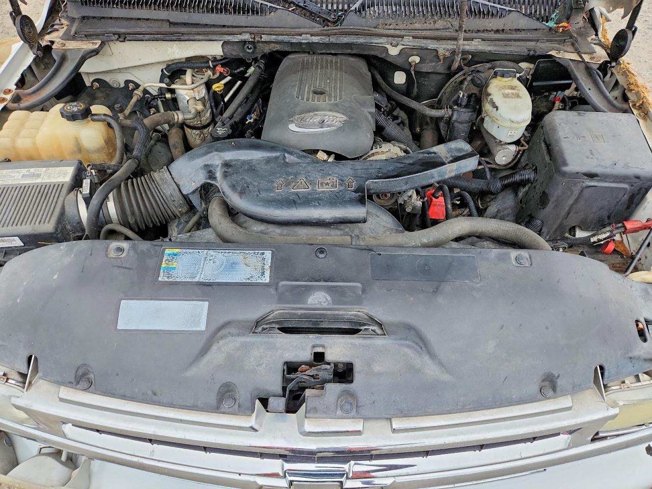 2003 Chevrolet Suburban K1500 White vin: 3GNFK16Z83G165396