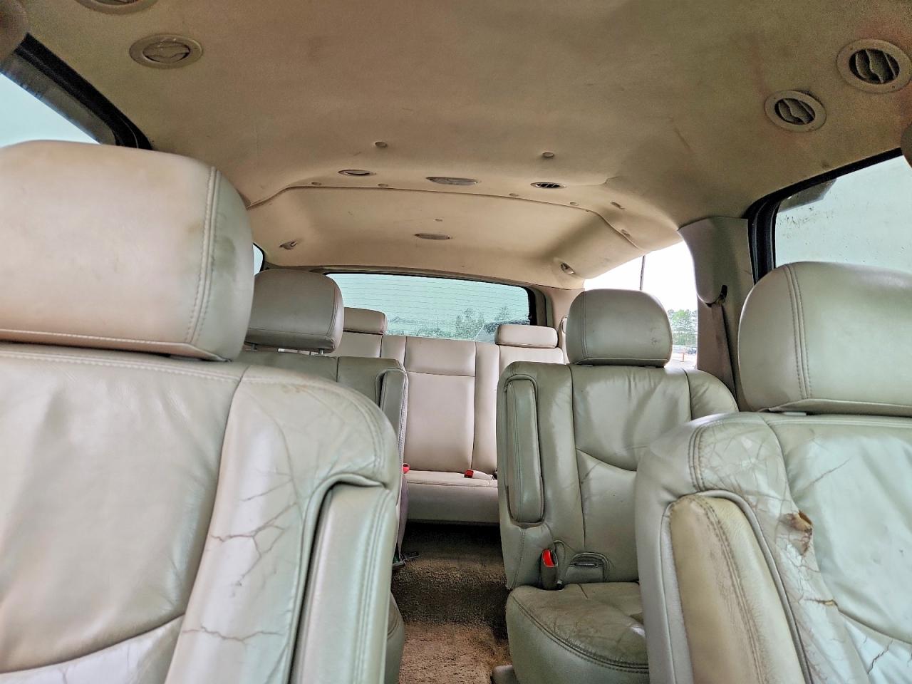 2003 Chevrolet Suburban K1500 White vin: 3GNFK16Z83G165396