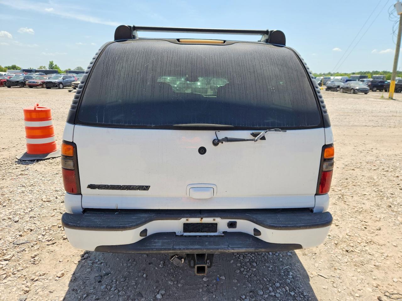 2005 Chevrolet Suburban K1500 White vin: 3GNFK16Z85G210680
