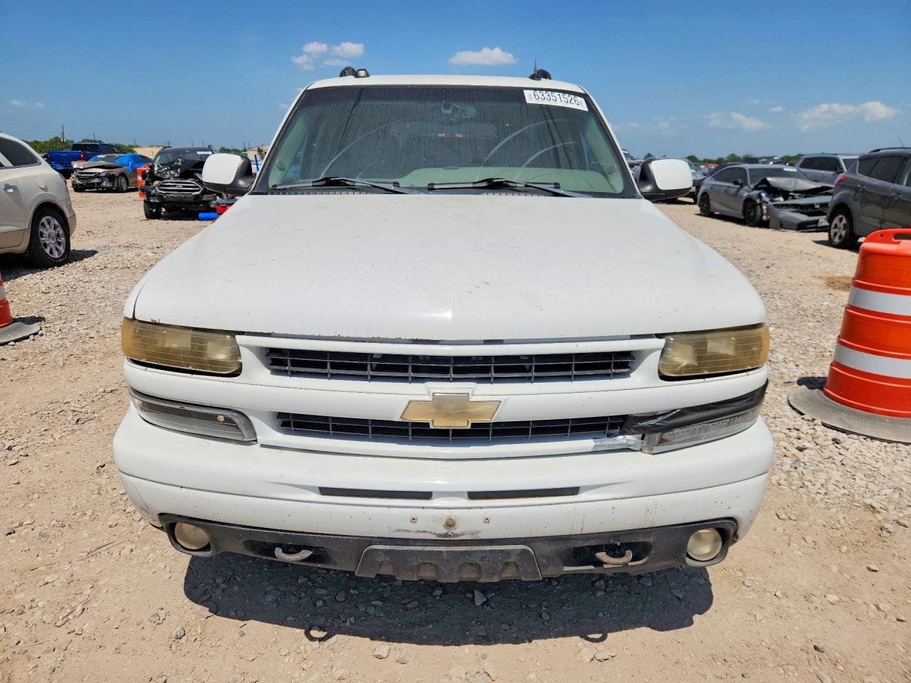 2005 Chevrolet Suburban K1500 White vin: 3GNFK16Z85G210680