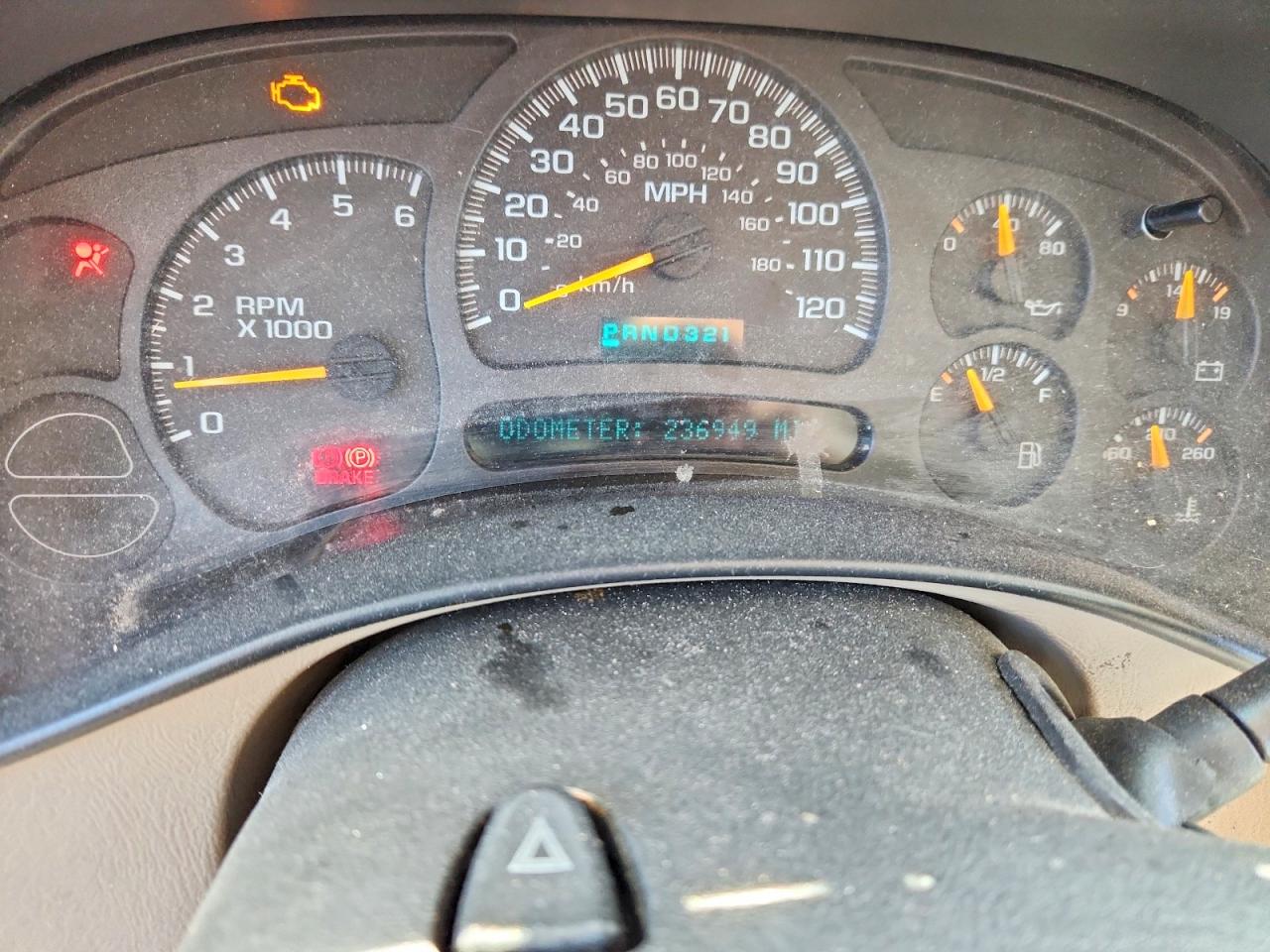 2005 Chevrolet Suburban K1500 White vin: 3GNFK16Z85G210680