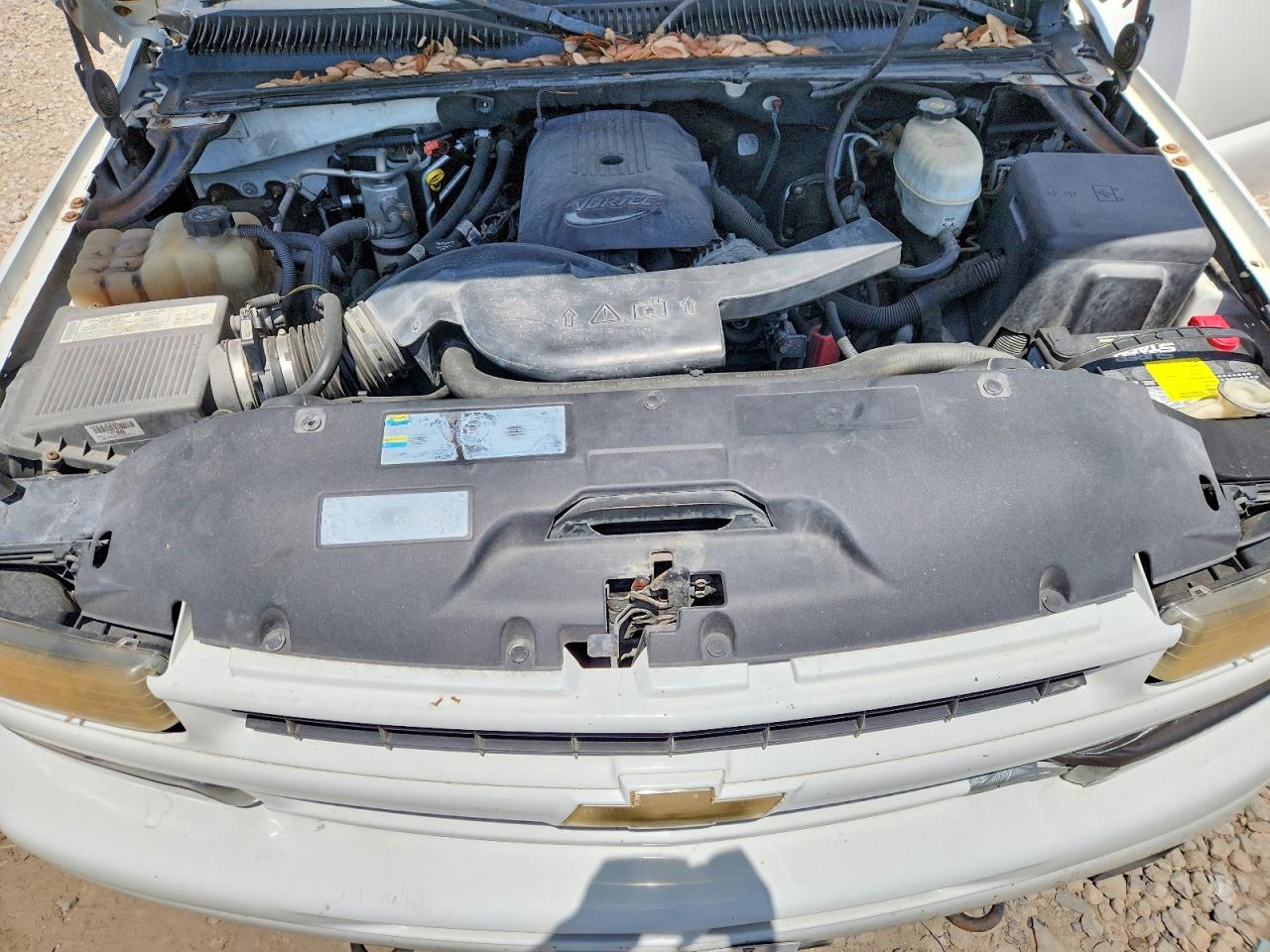 2005 Chevrolet Suburban K1500 White vin: 3GNFK16Z85G210680