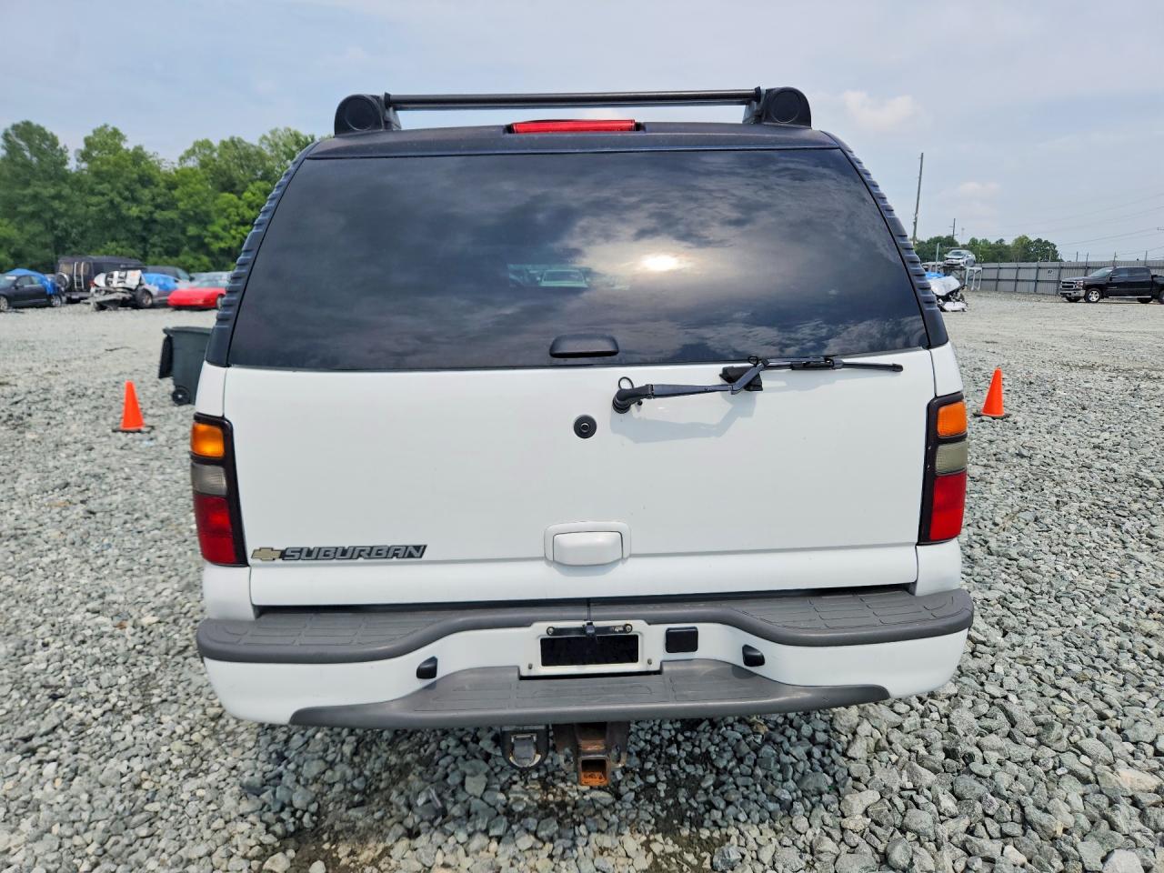 2006 Chevrolet Suburban K1500 White vin: 3GNFK16Z86G113349
