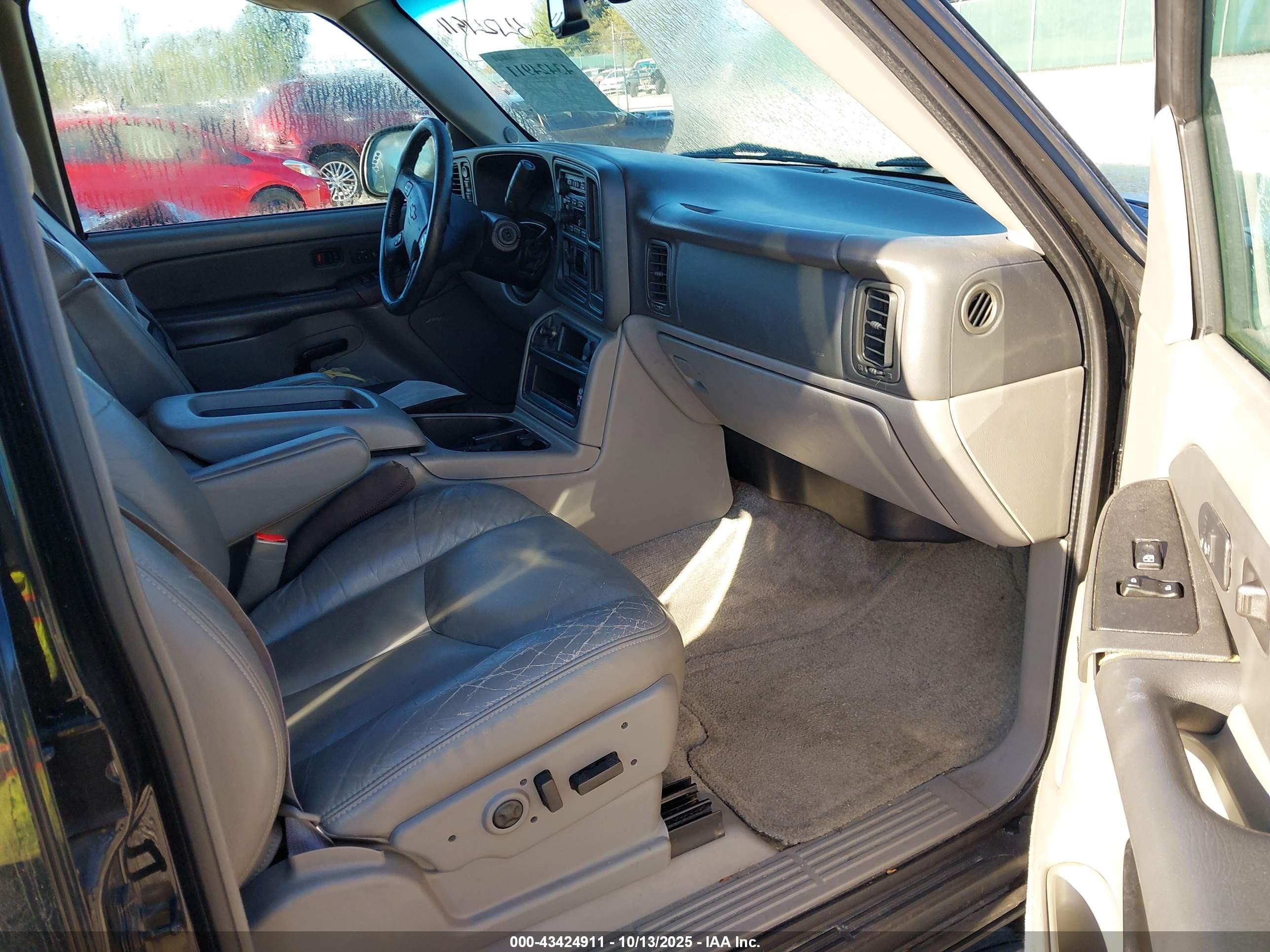 2003 Chevrolet Suburban 1500 Lt Черный vin: 3GNFK16Z93G106017