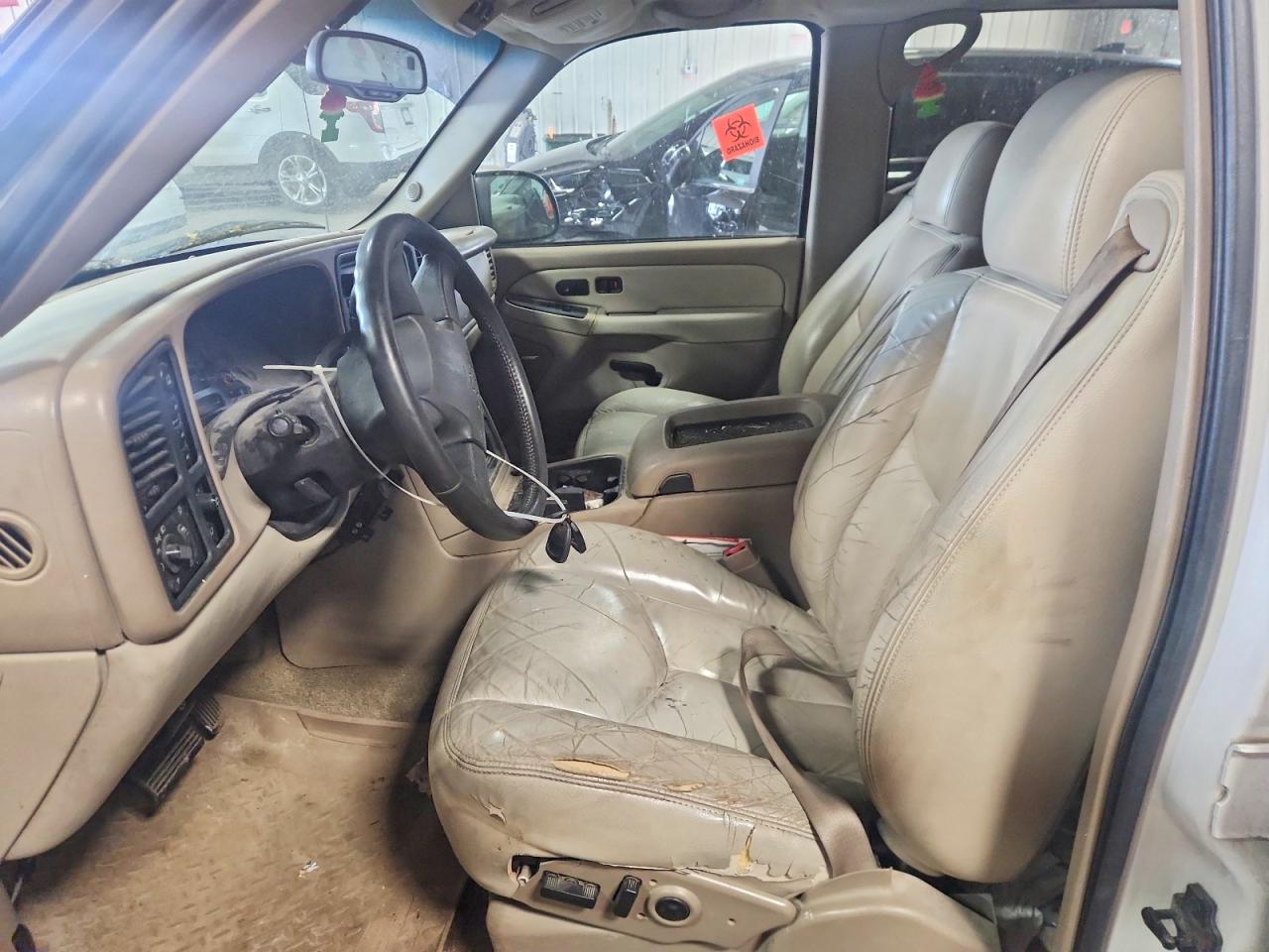 2003 Chevrolet Suburban K1500 White vin: 3GNFK16Z93G193871