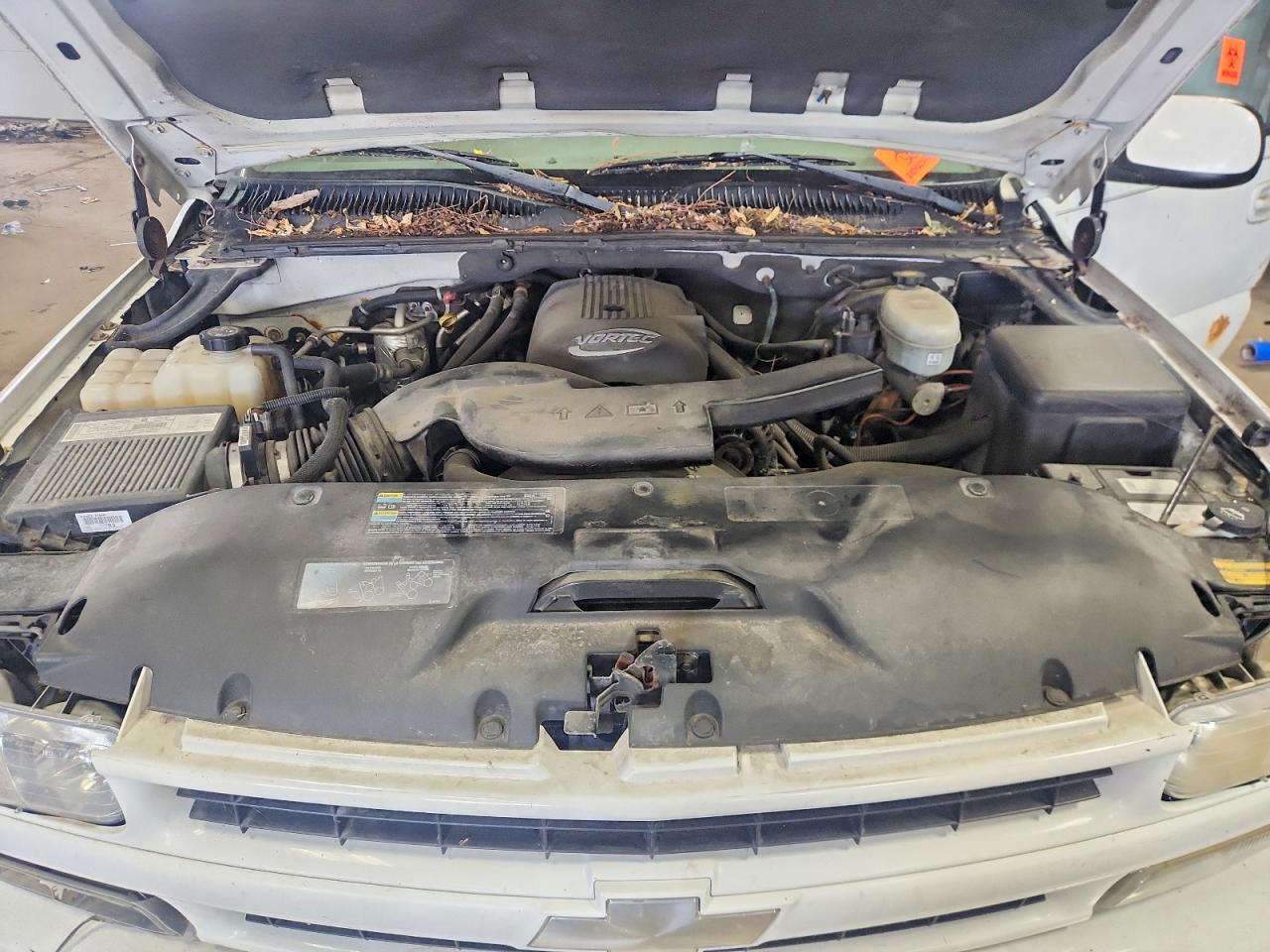 2003 Chevrolet Suburban K1500 White vin: 3GNFK16Z93G193871