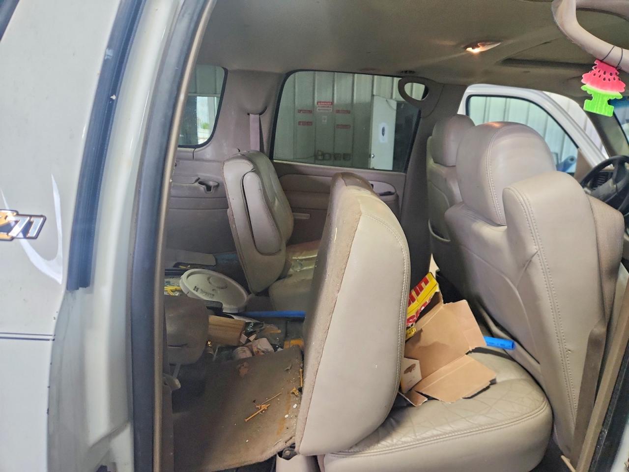 2003 Chevrolet Suburban K1500 White vin: 3GNFK16Z93G193871