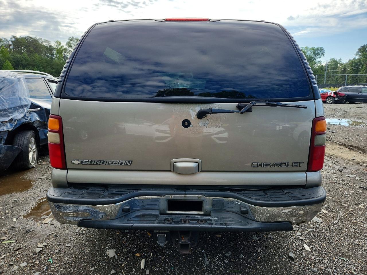 2002 Chevrolet Suburban K1500 Gold vin: 3GNFK16ZX2G243143