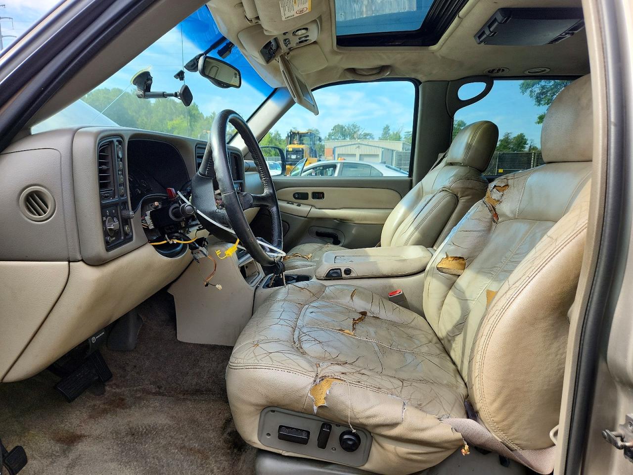 2002 Chevrolet Suburban K1500 Gold vin: 3GNFK16ZX2G243143