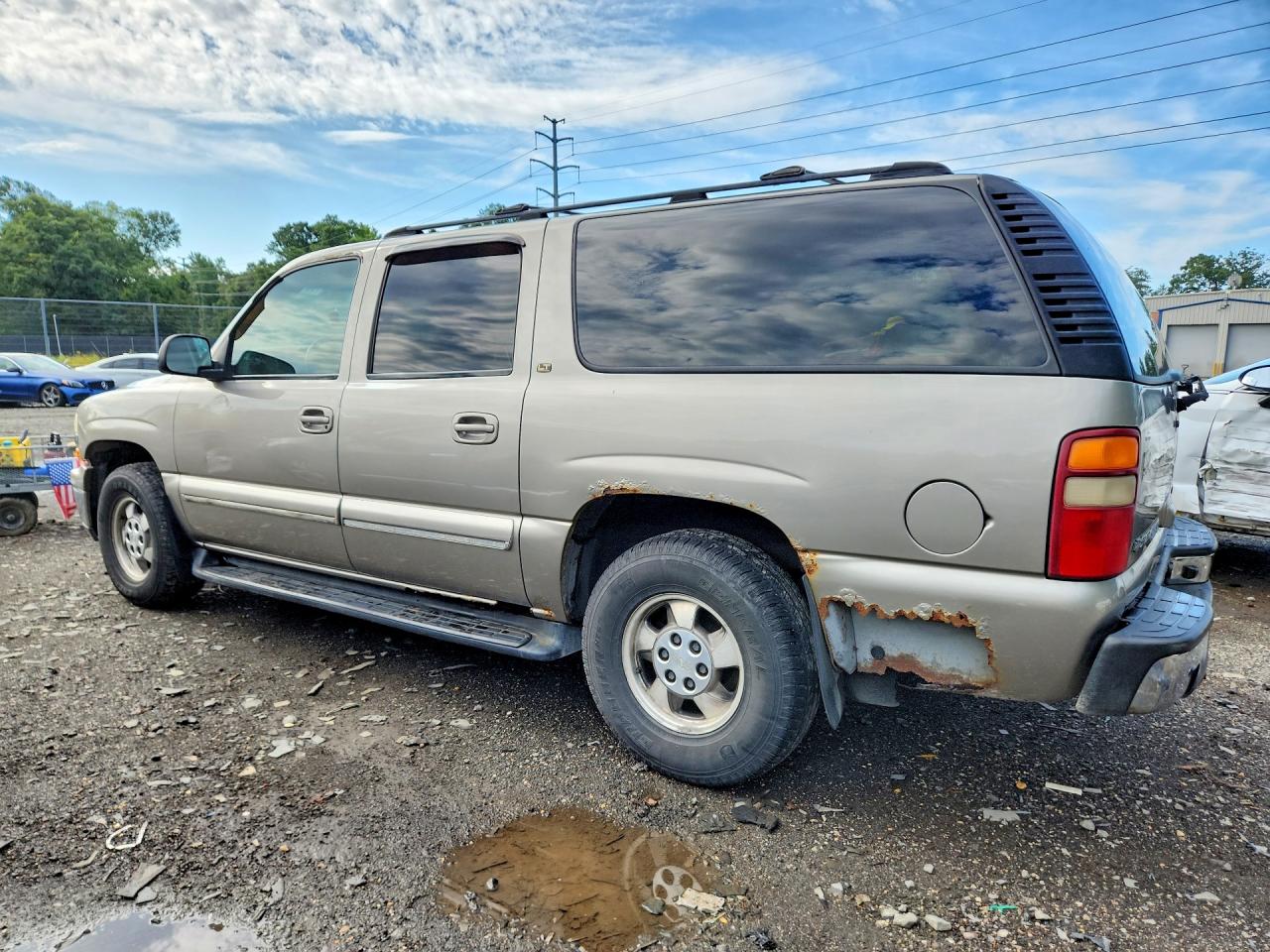 2002 Chevrolet Suburban K1500 Gold vin: 3GNFK16ZX2G243143