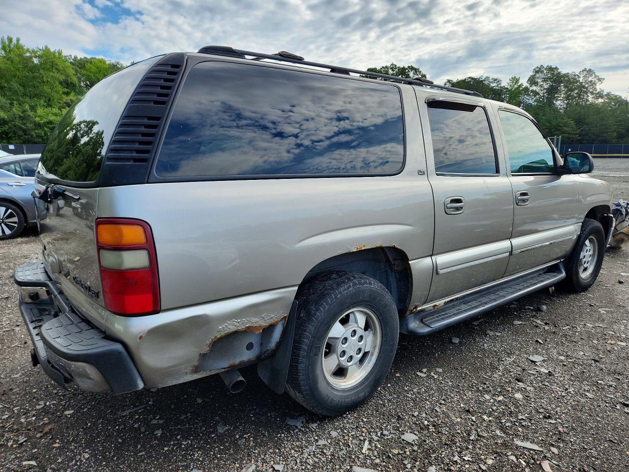 2002 Chevrolet Suburban K1500 Gold vin: 3GNFK16ZX2G243143