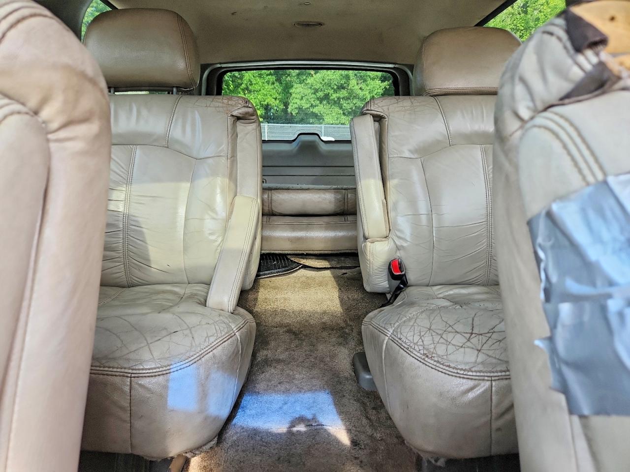2002 Chevrolet Suburban K1500 Gold vin: 3GNFK16ZX2G243143