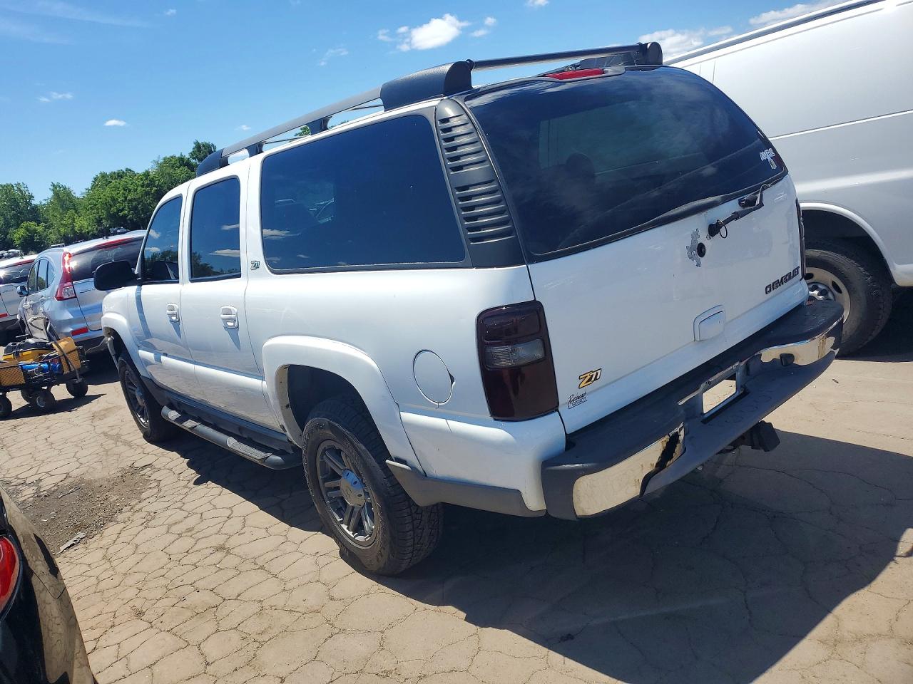 2002 Chevrolet Suburban K1500 White vin: 3GNFK16ZX2G361371